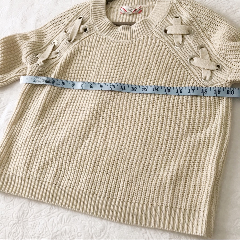 Grommet Lace Up Shoulder Sweater - Picture 5 of 8